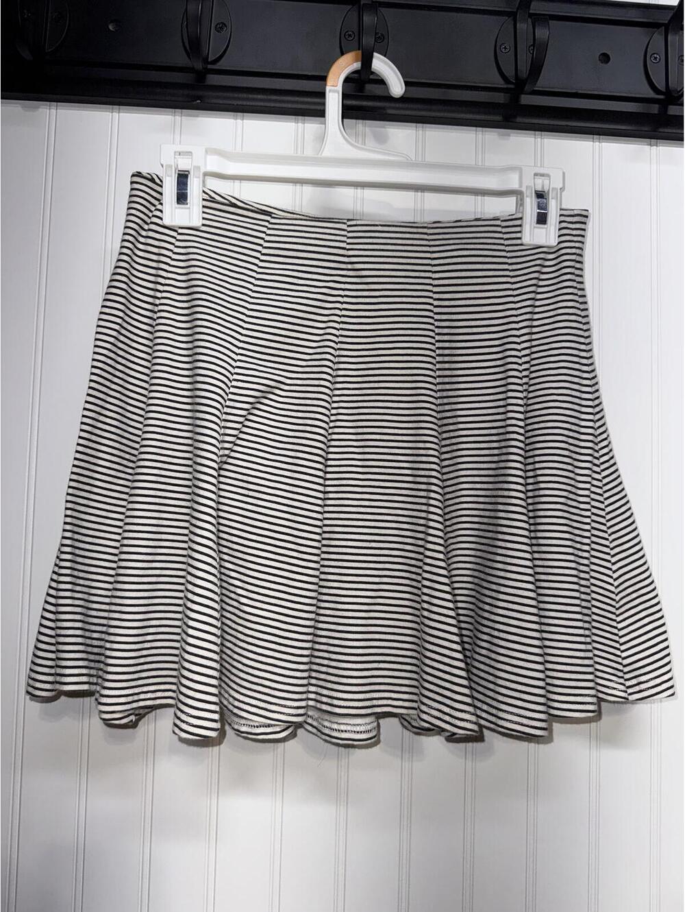 American Eagle Striped Knit Skater Skirt White Black Circle Mini Dressy Adult 0